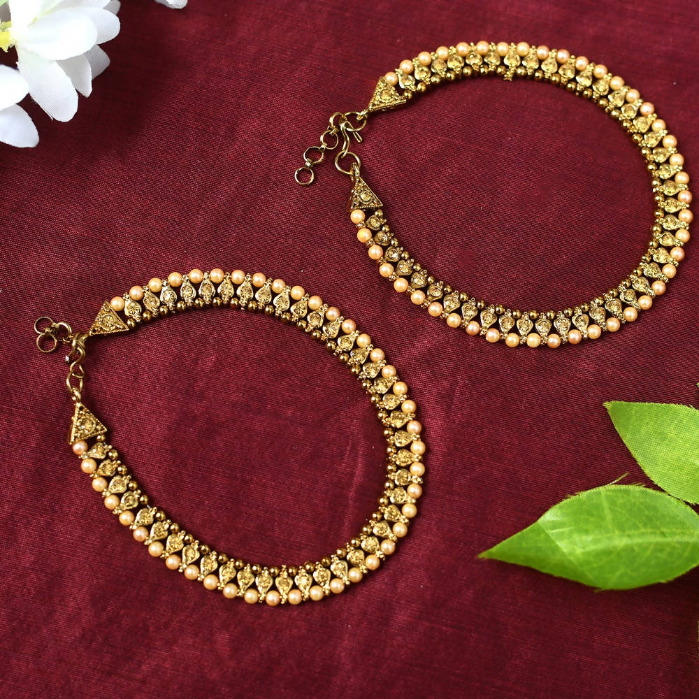 Kamal Johar Golden Kundan Anklets with Traditional Pearl Accents
