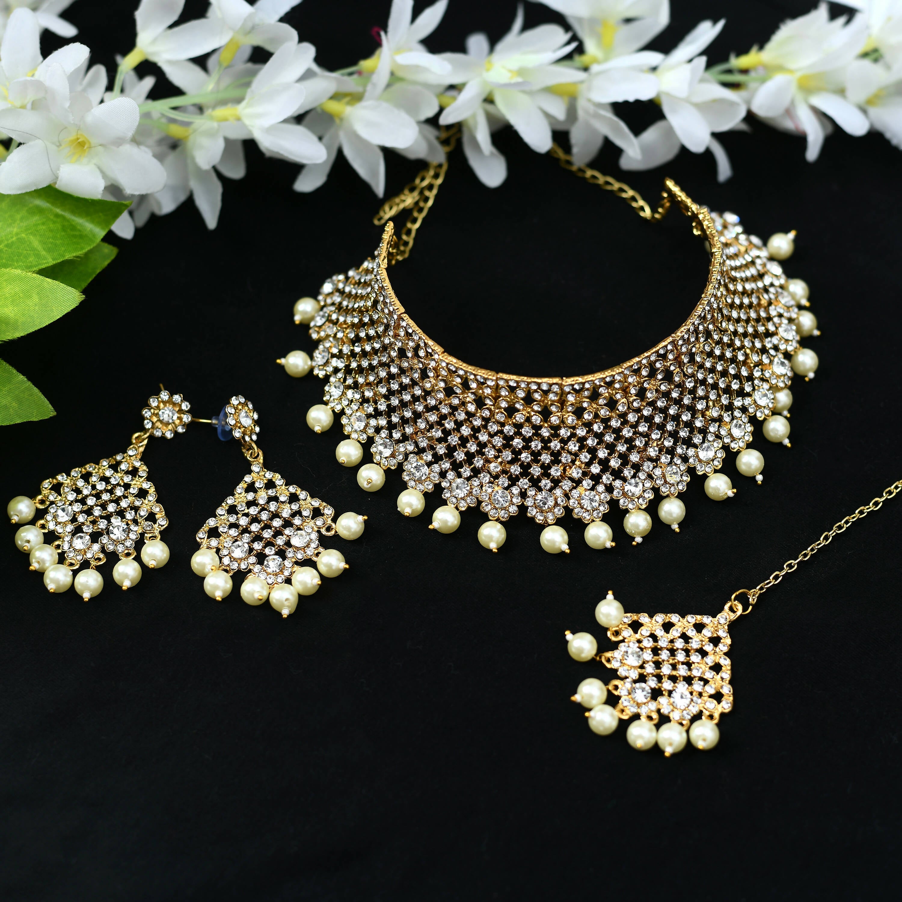Heavy Rajwadi design golden choker necklace set made of brass