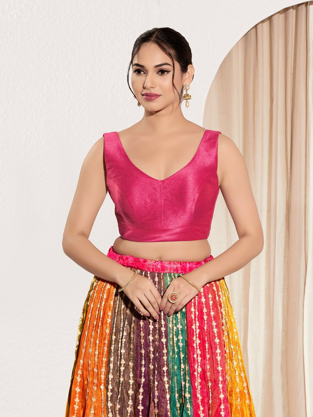 Vibrant pink Mulberry silk blouse with round neckline and sleeveless cut