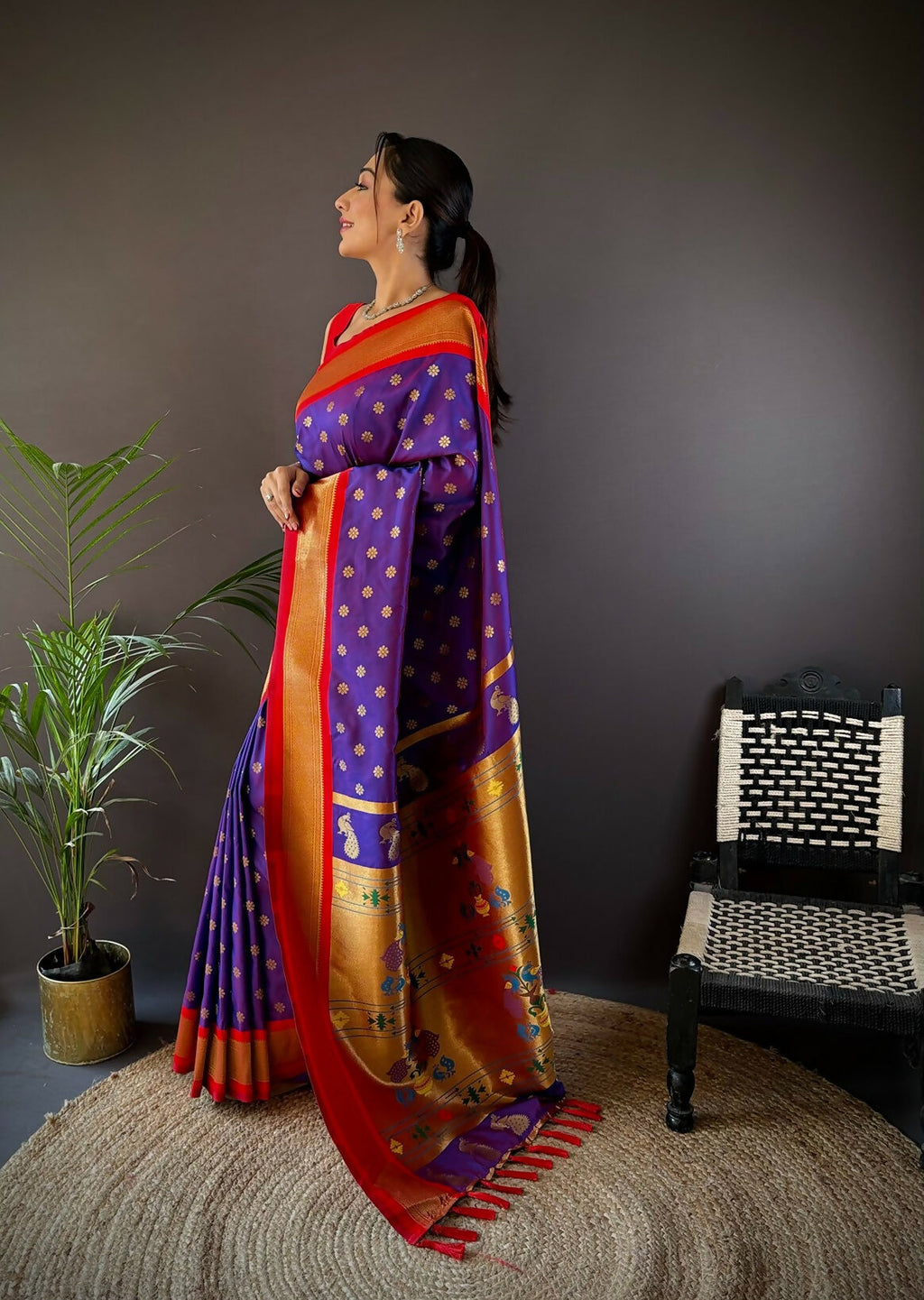 Red Butti Kanchipuram Soft Silk Saree with Unstitched Blouse