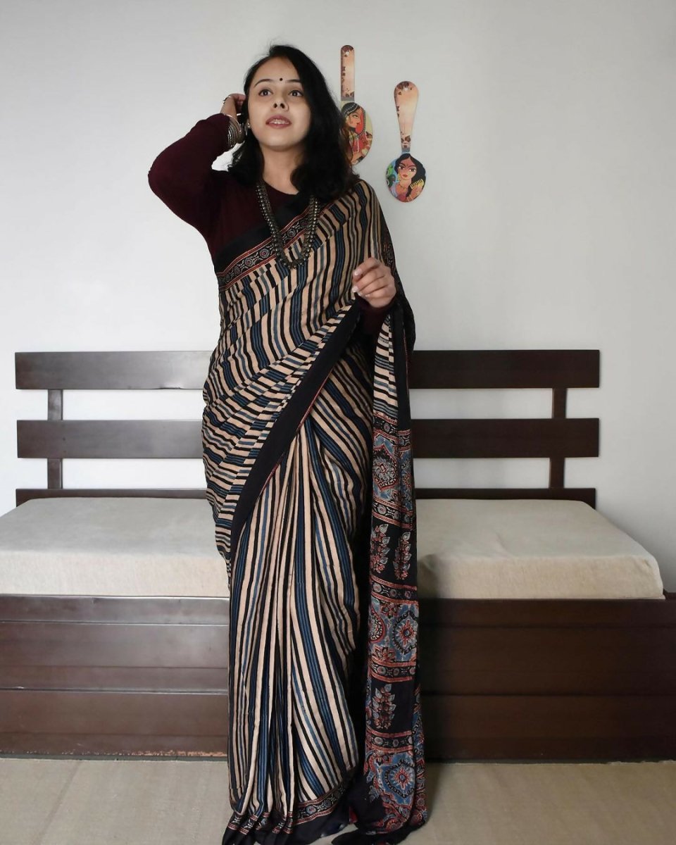 Black dual-tone silk digital printed saree with matching silk blouse