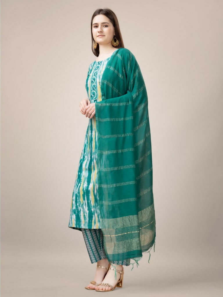 Women's Teal Rayon Printed Kurta Set with Embroidery & Lace