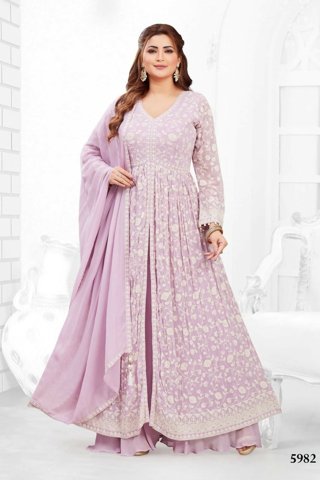 Model wearing a 3-piece lylac georgette kurta set with matching dupatta and cotton lining