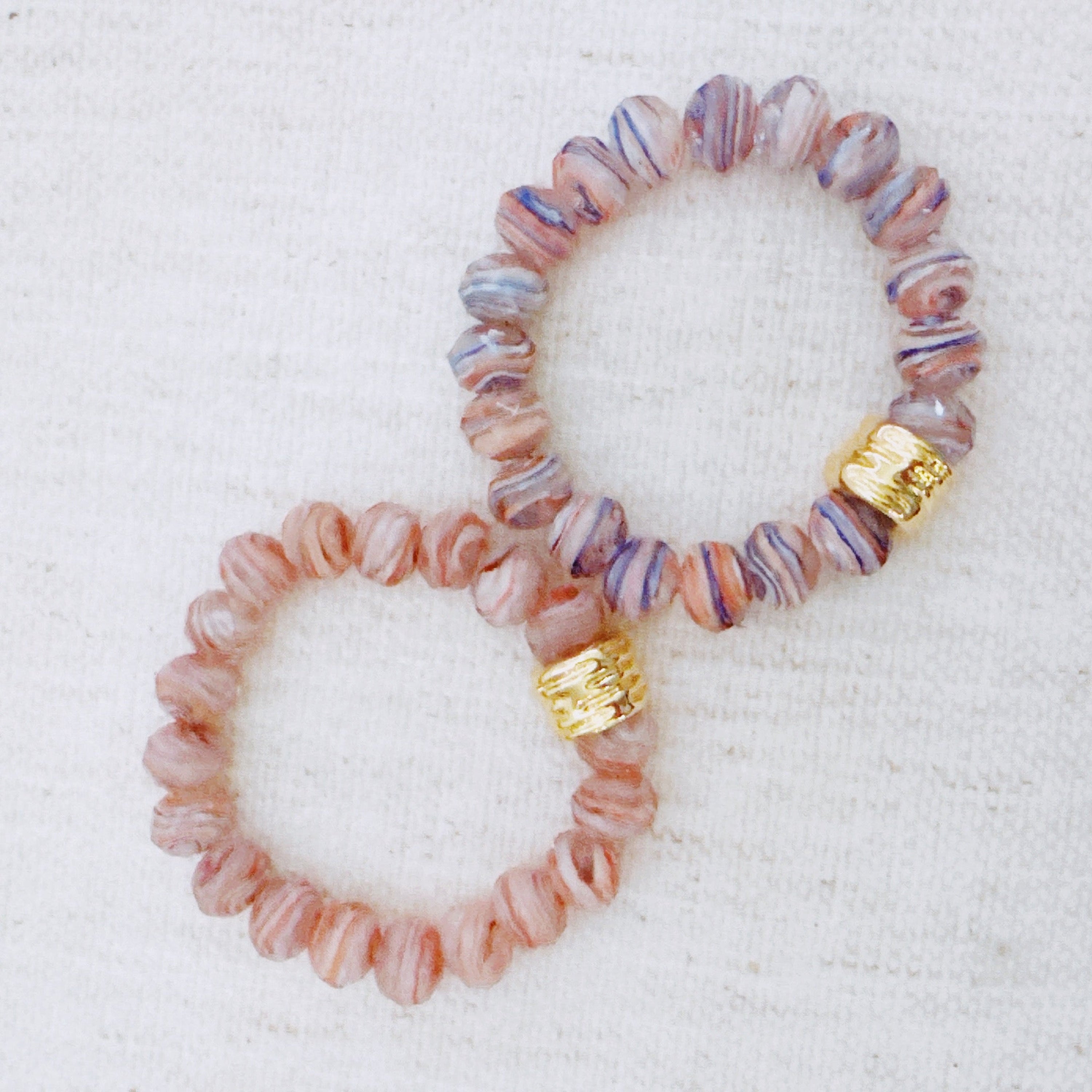 Zion Canyon Glass Bead Stretch Bracelet in Natural Marbled Tones - Image 2