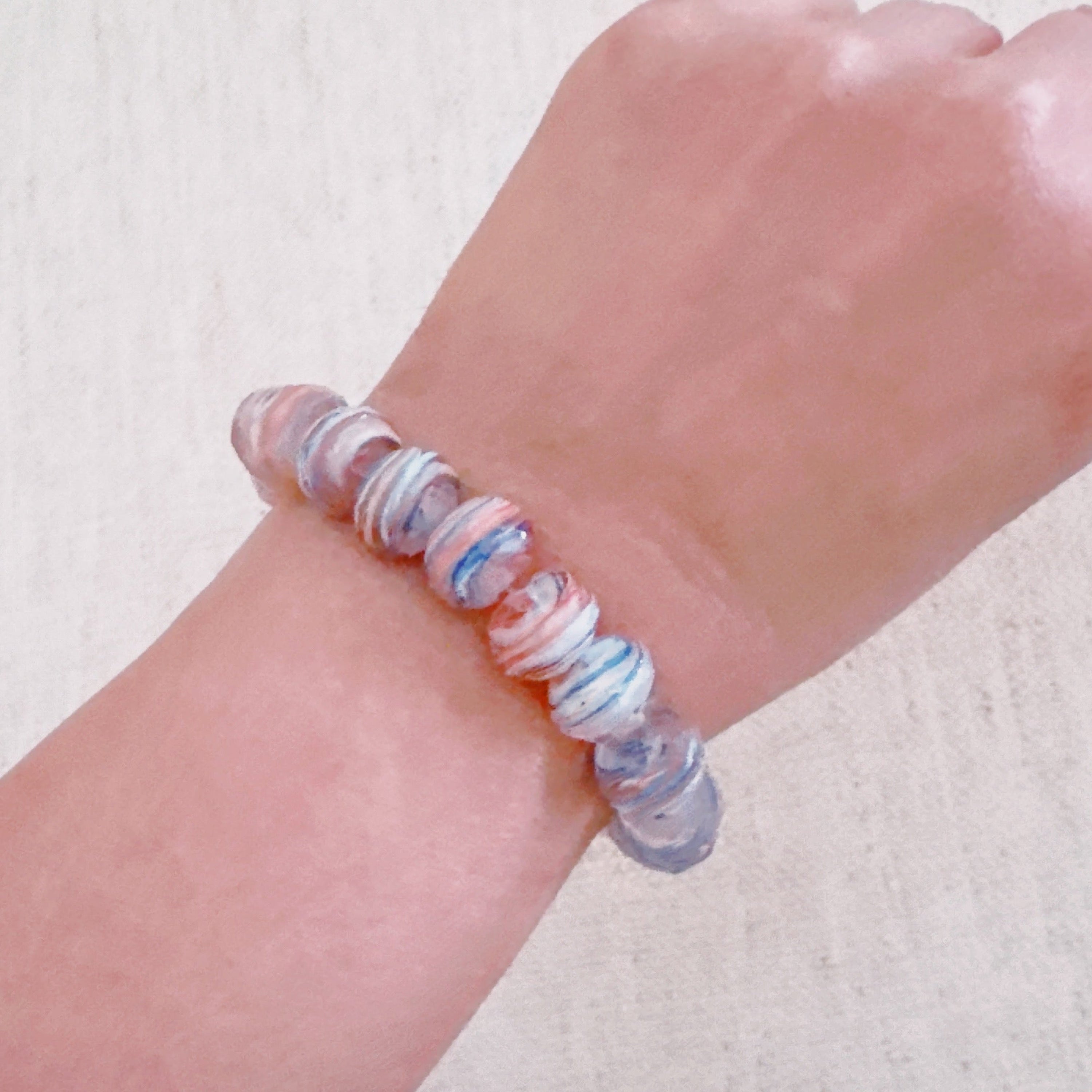 Zion Canyon Glass Bead Stretch Bracelet in Natural Marbled Tones - Image 4