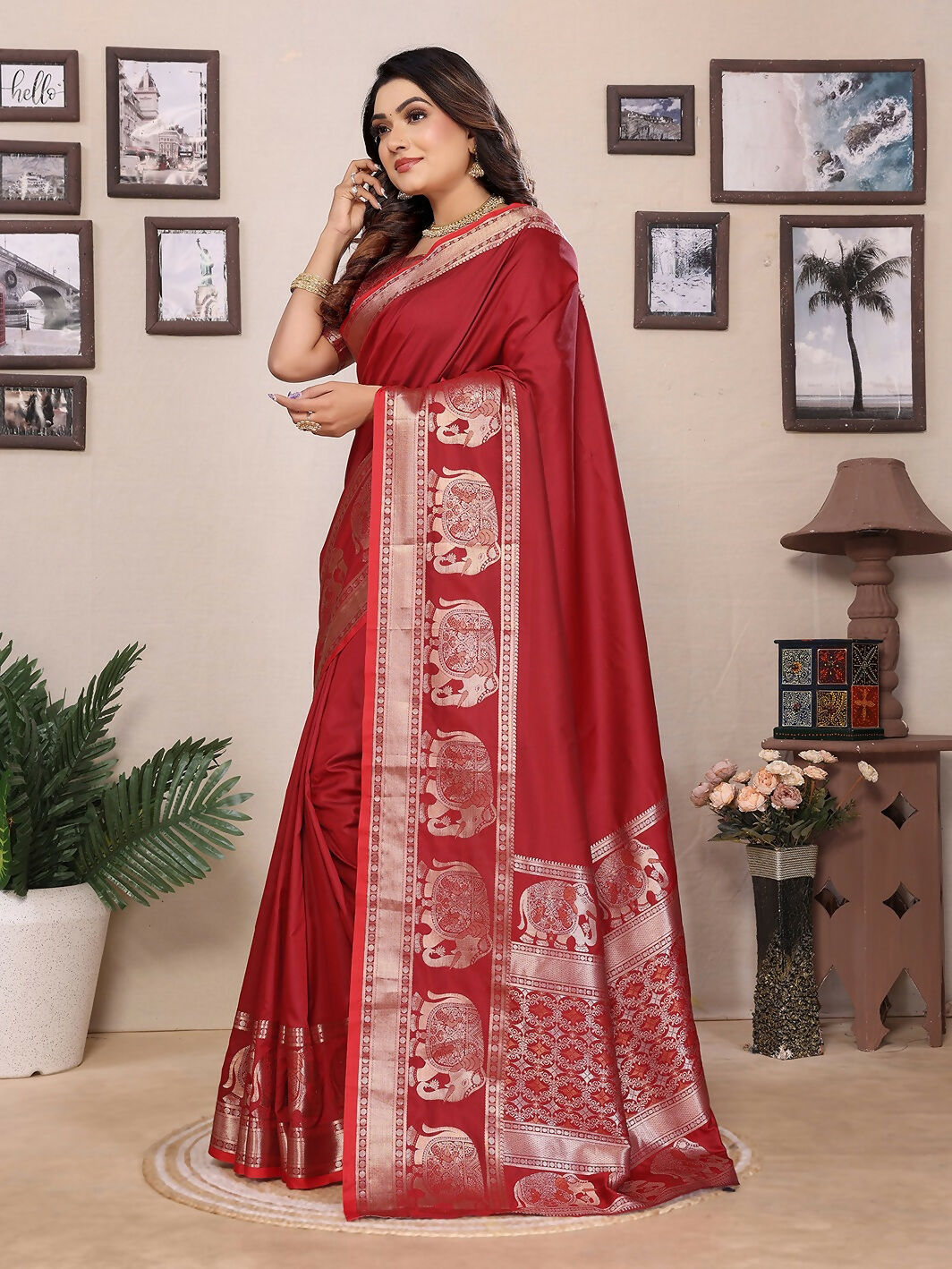 Red Solid Banarasi Silk Saree with Unstitched Blouse Piece