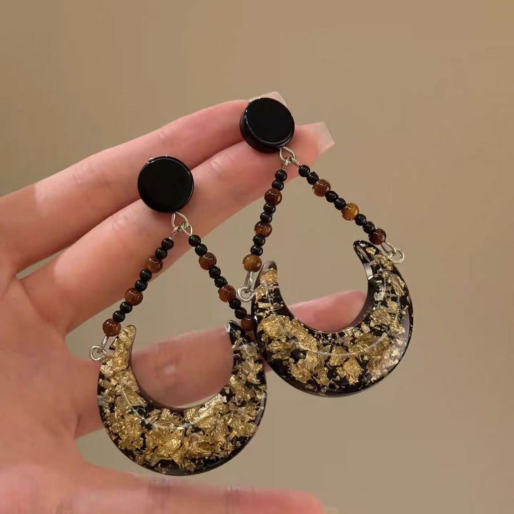 Retro Moon Beaded Stud Earrings – Black and Gold Niche Jewelry