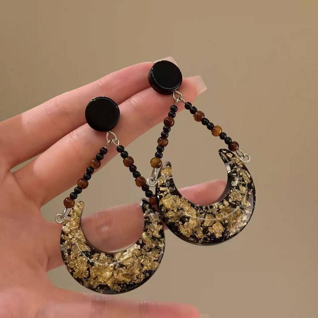 Retro Moon Beaded Stud Earrings – Black and Gold Niche Jewelry