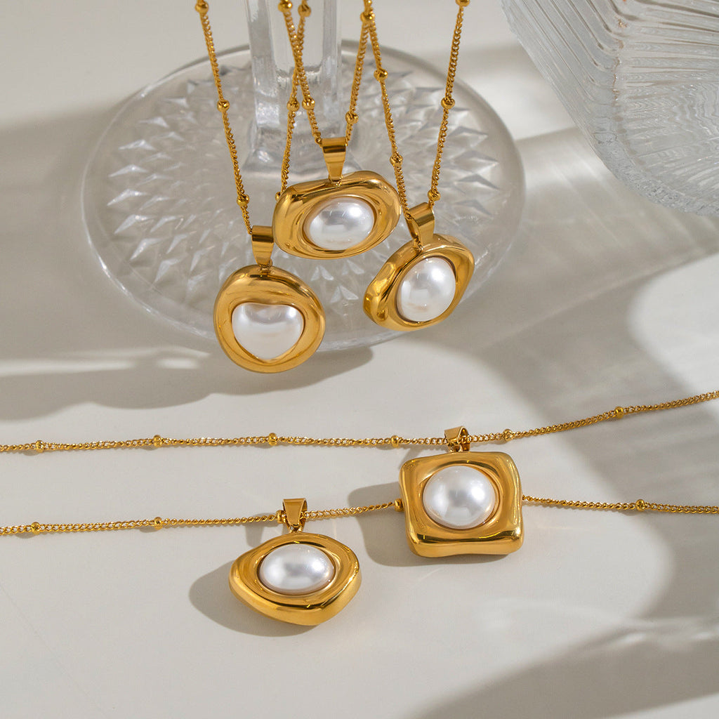 High-end Pearl Pendant Necklace In Titanium Steel With 18K Gold Plating