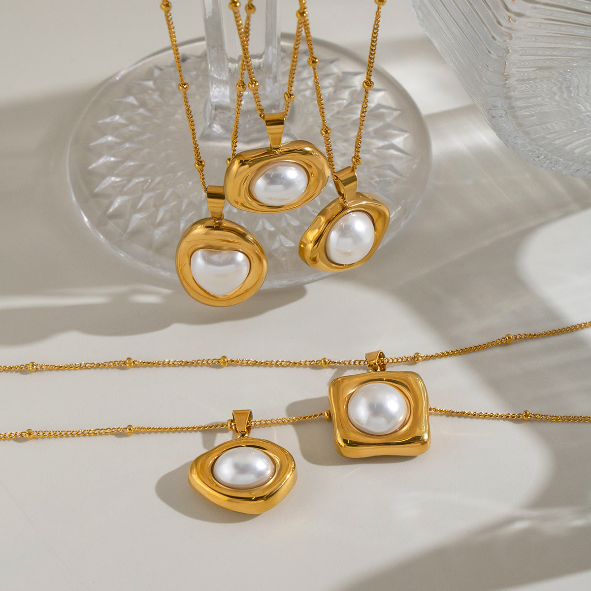 High-end Pearl Pendant Necklace In Titanium Steel With 18K Gold Plating