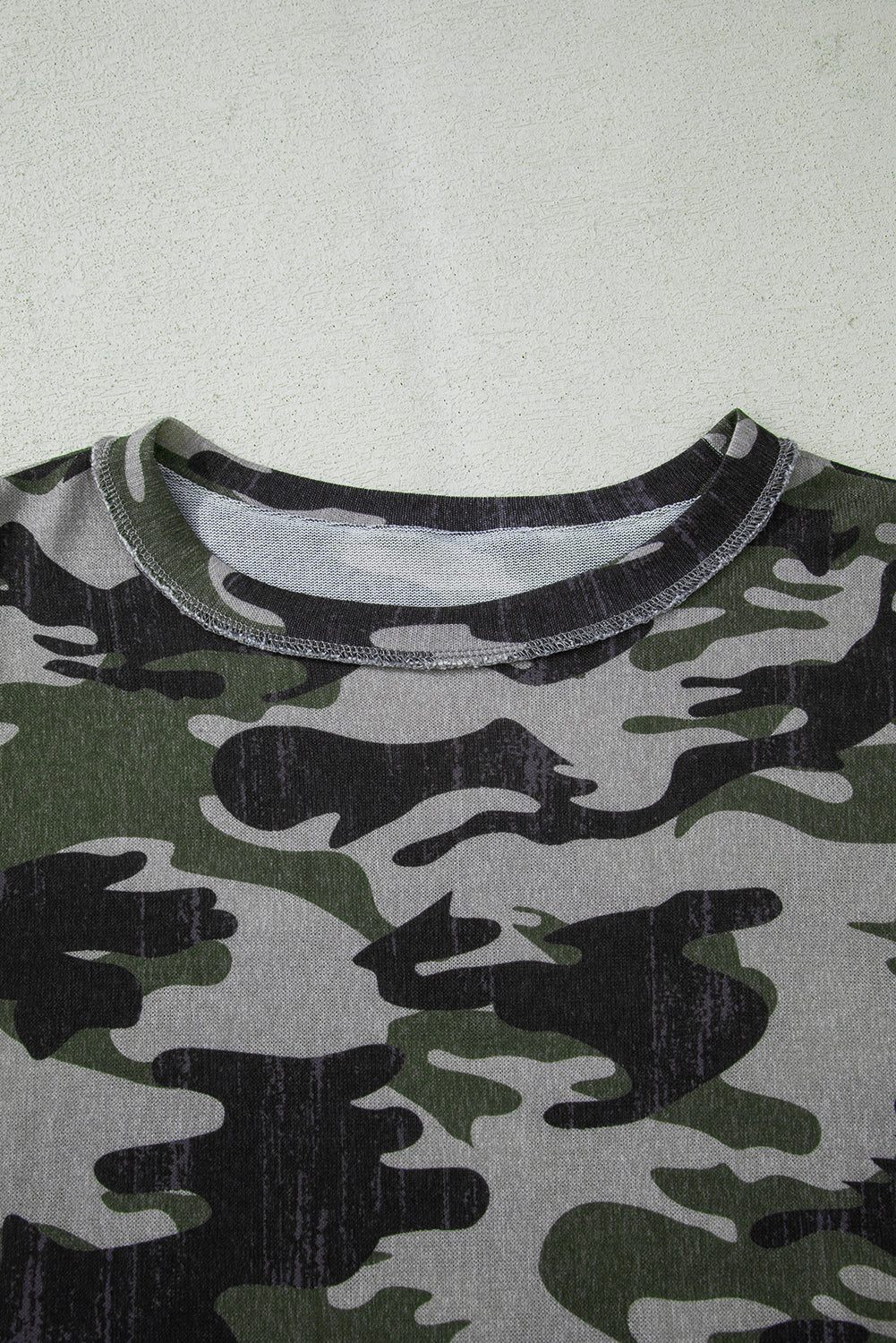 Women's Camo Print Drop Shoulder Sweatshirt with Uneven Hem - Image 5