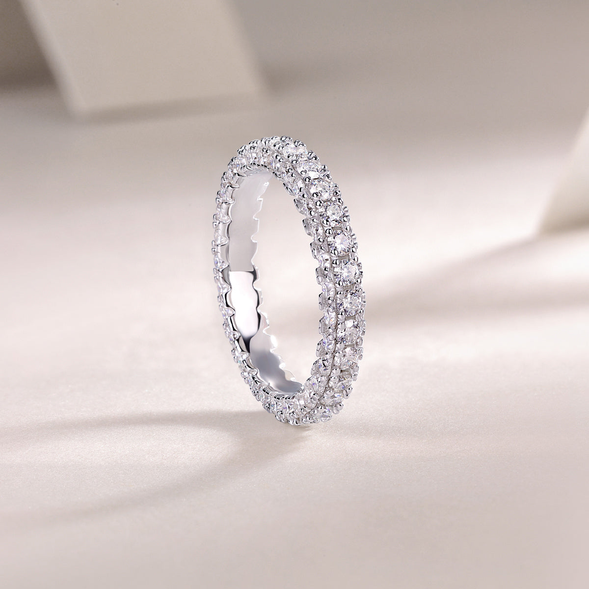 S925 Silver 2.2g Platinum Plated Moissanite Ring, 3.4mm 87pcs D VVS1 Pave Band, GRA Certified US 5-9