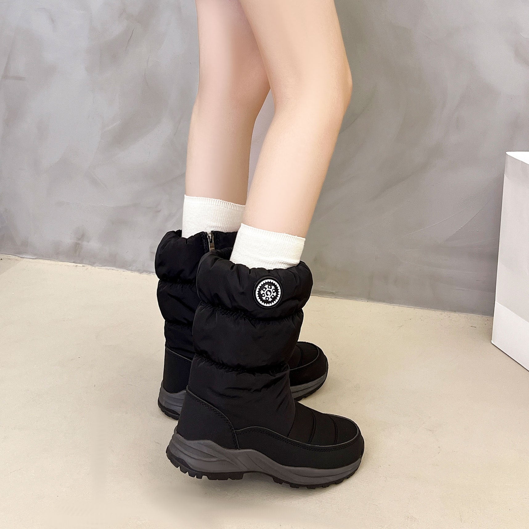 Women's Mid-Calf Insulated Snow Boots with Zipper Closure