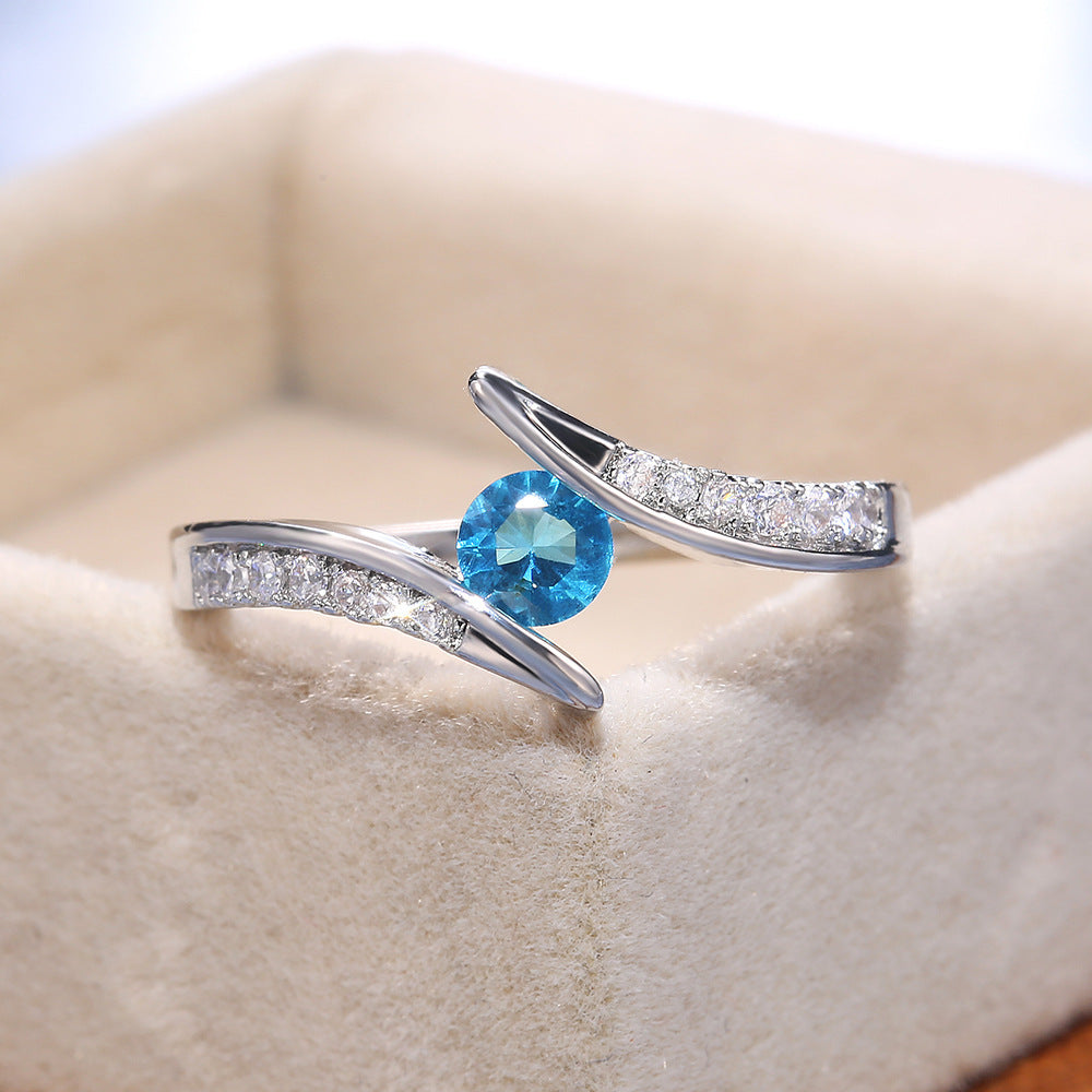 Minimalist round zircon ring in silver finish with geometric design