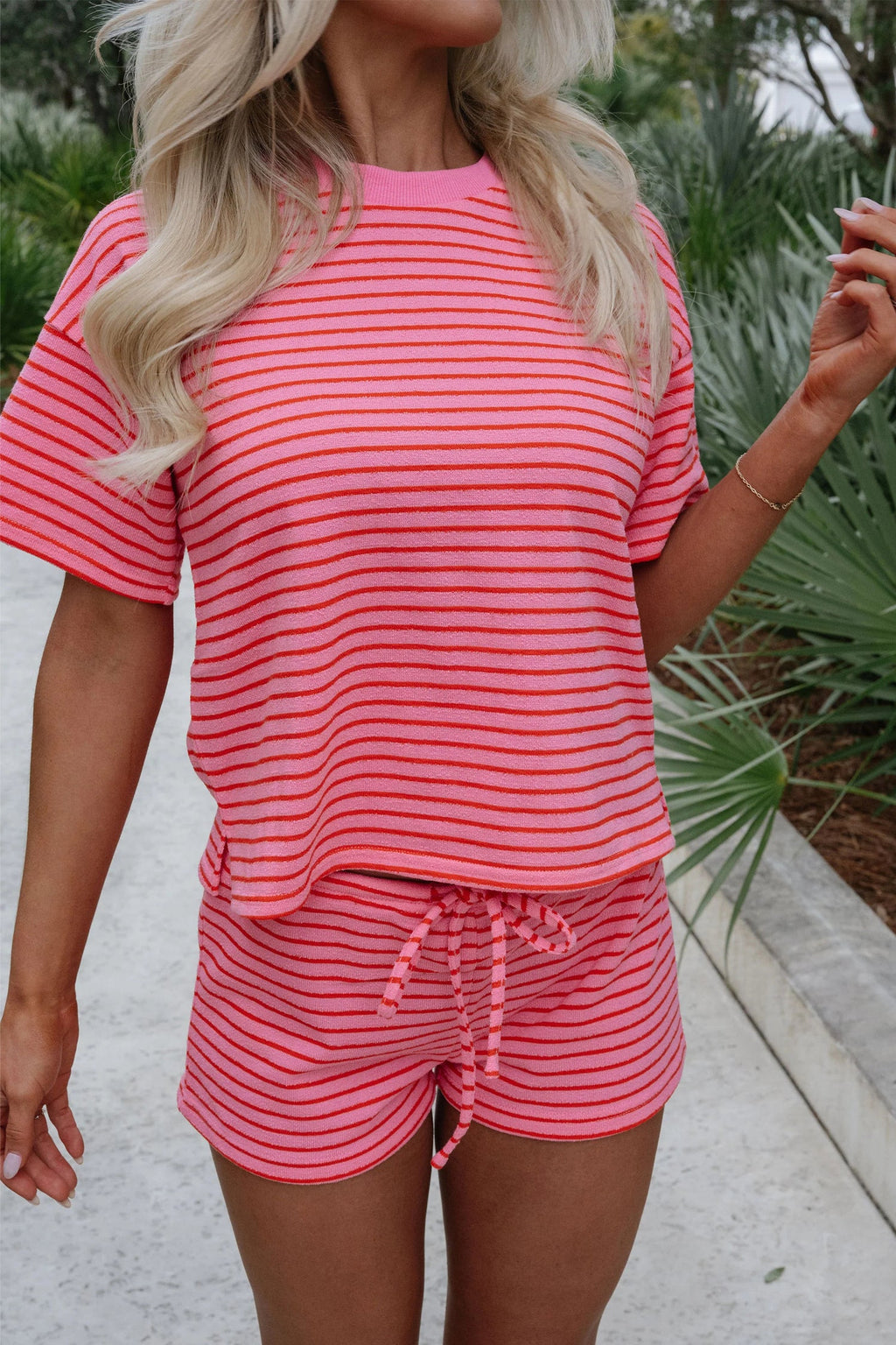 A comfortable rose-colored striped knit tee with a side split and matching drawstring shorts set.