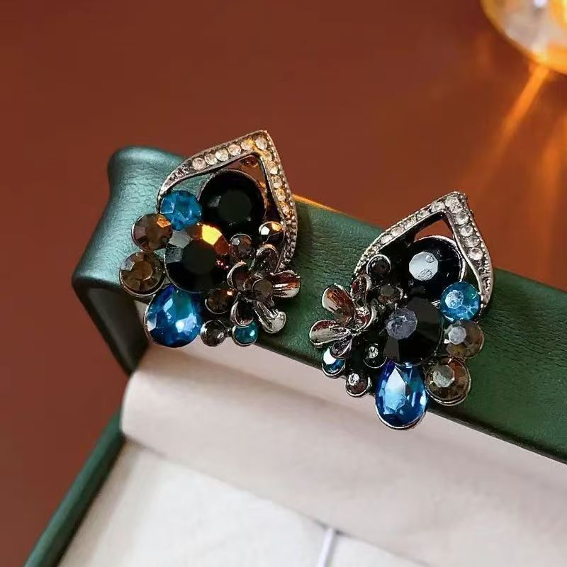 French retro square stud earrings with 3D metal enamel artistic design