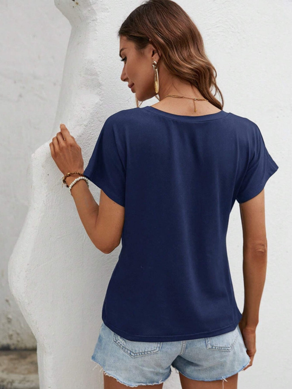 Asymmetric Hem Round Neck T-Shirt in Comfortable Polyester Blend - Image 11