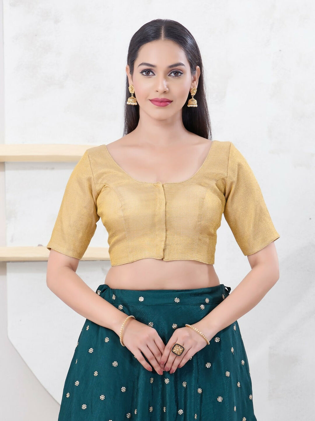 Elegant Gold Tissue fabric blouse with round neck and elbow sleeves