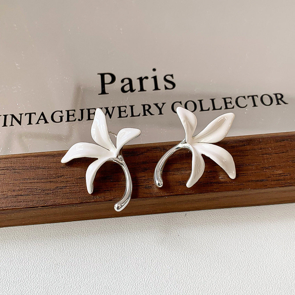 Simple Stylish And Elegant Flower Stud Earrings