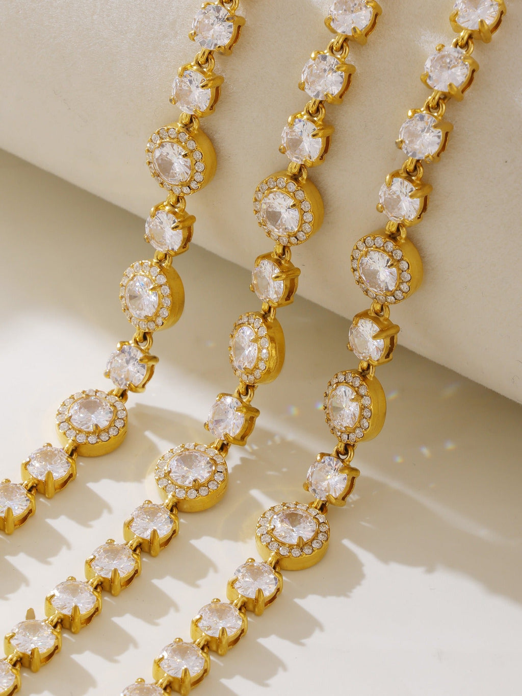 18K gold geometric diamond design exquisite dazzling bracelet
