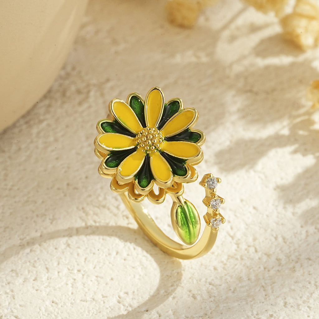 Rotatable Flower-shaped Gold-plated Ring