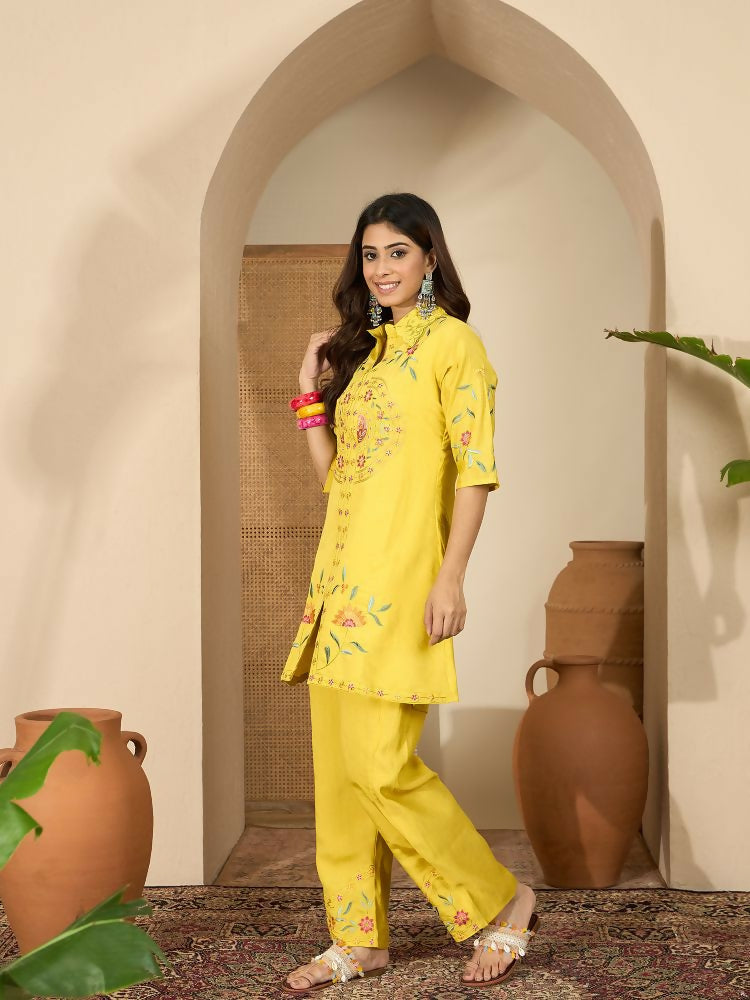 Women's Yellow Roman Silk Embroidered Kurta Set with Pant