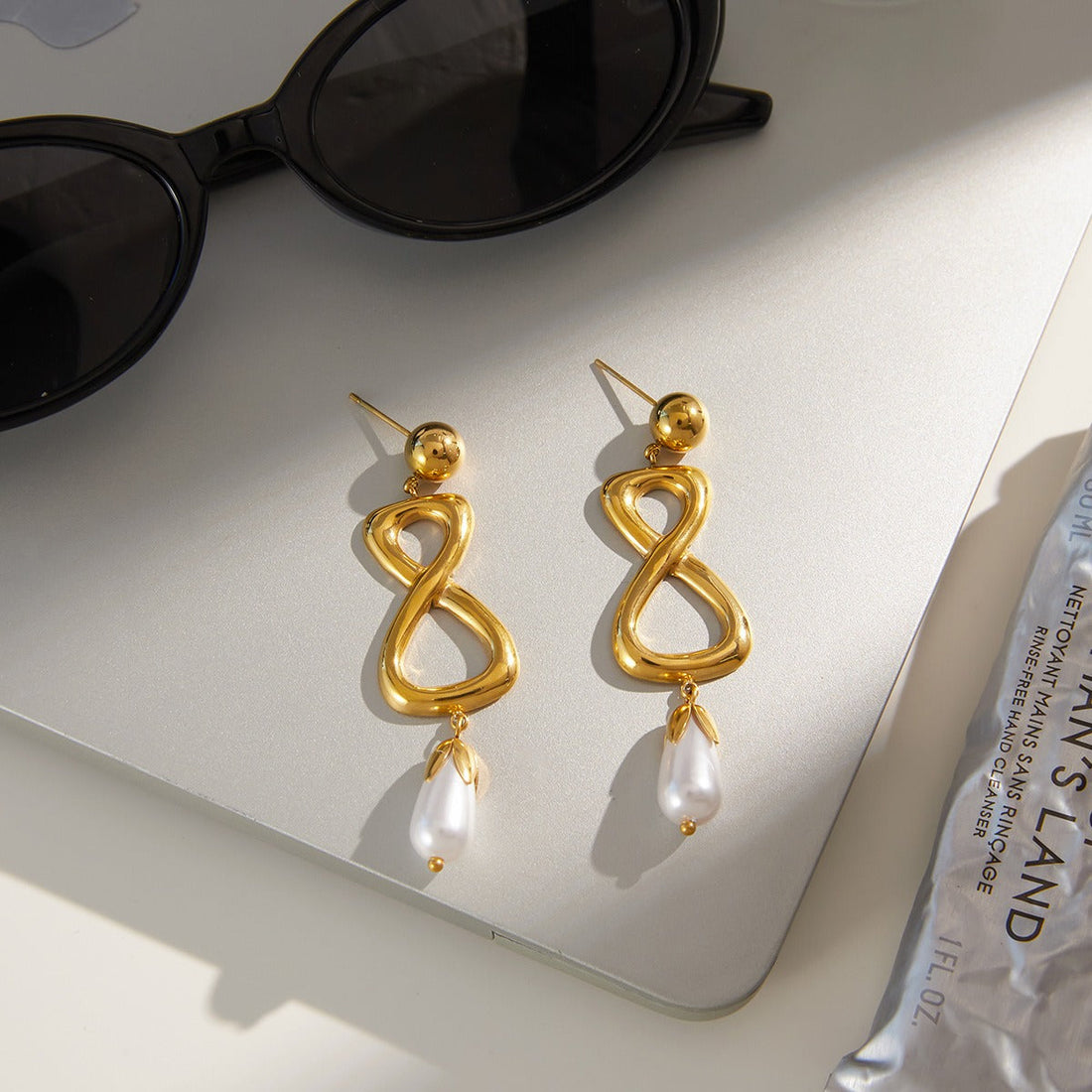 18K Gold Figure-Eight Geometric Stud Earrings - Autumn Winter