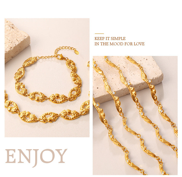 Gold Texture Hollowed-out Hand Accessory With Retro Texture, Niche Design, With Tiny Diamond Inlays, Adjustable Bracelet
