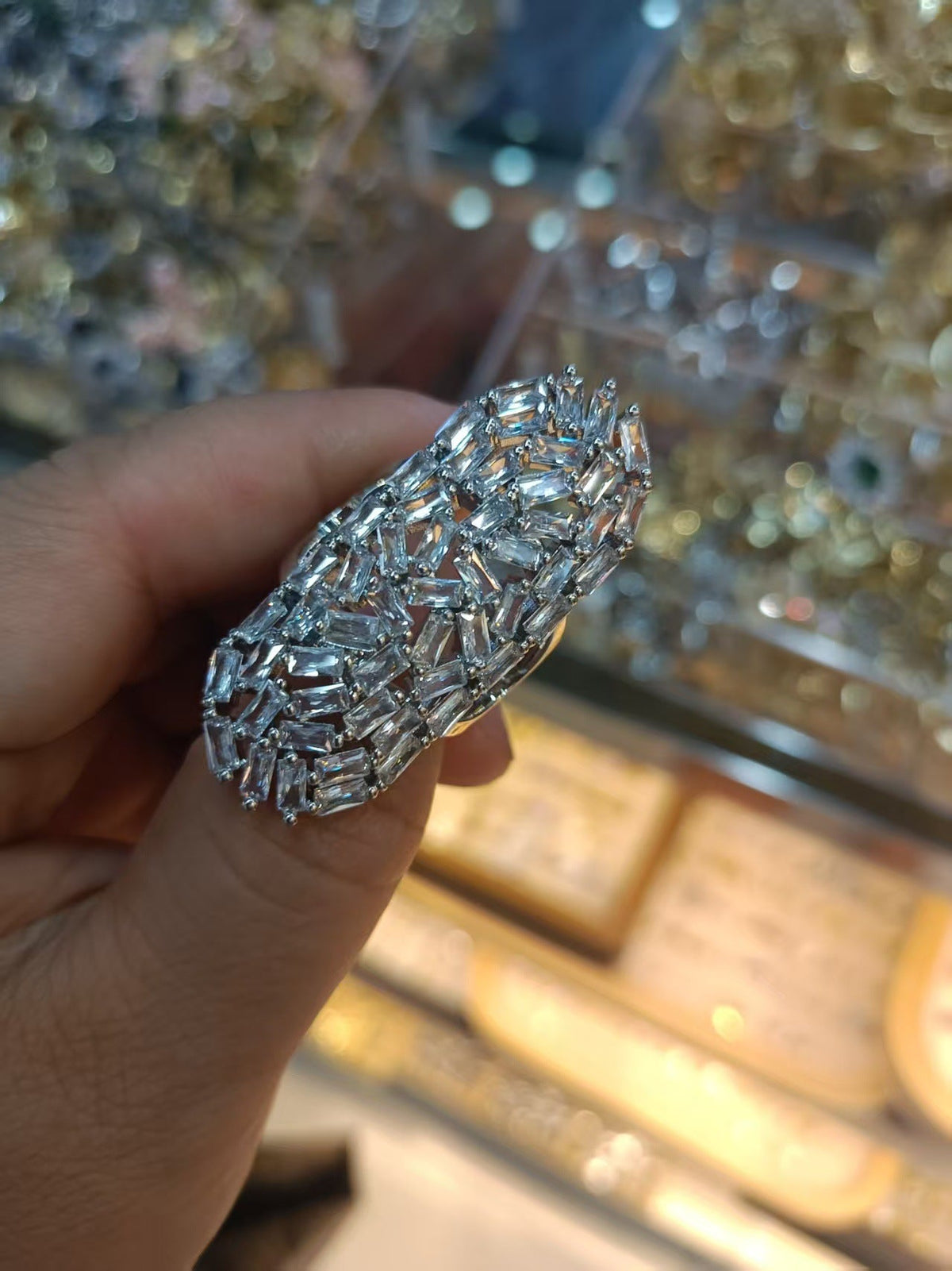 Full-Crystal Zircon Irregular Ring