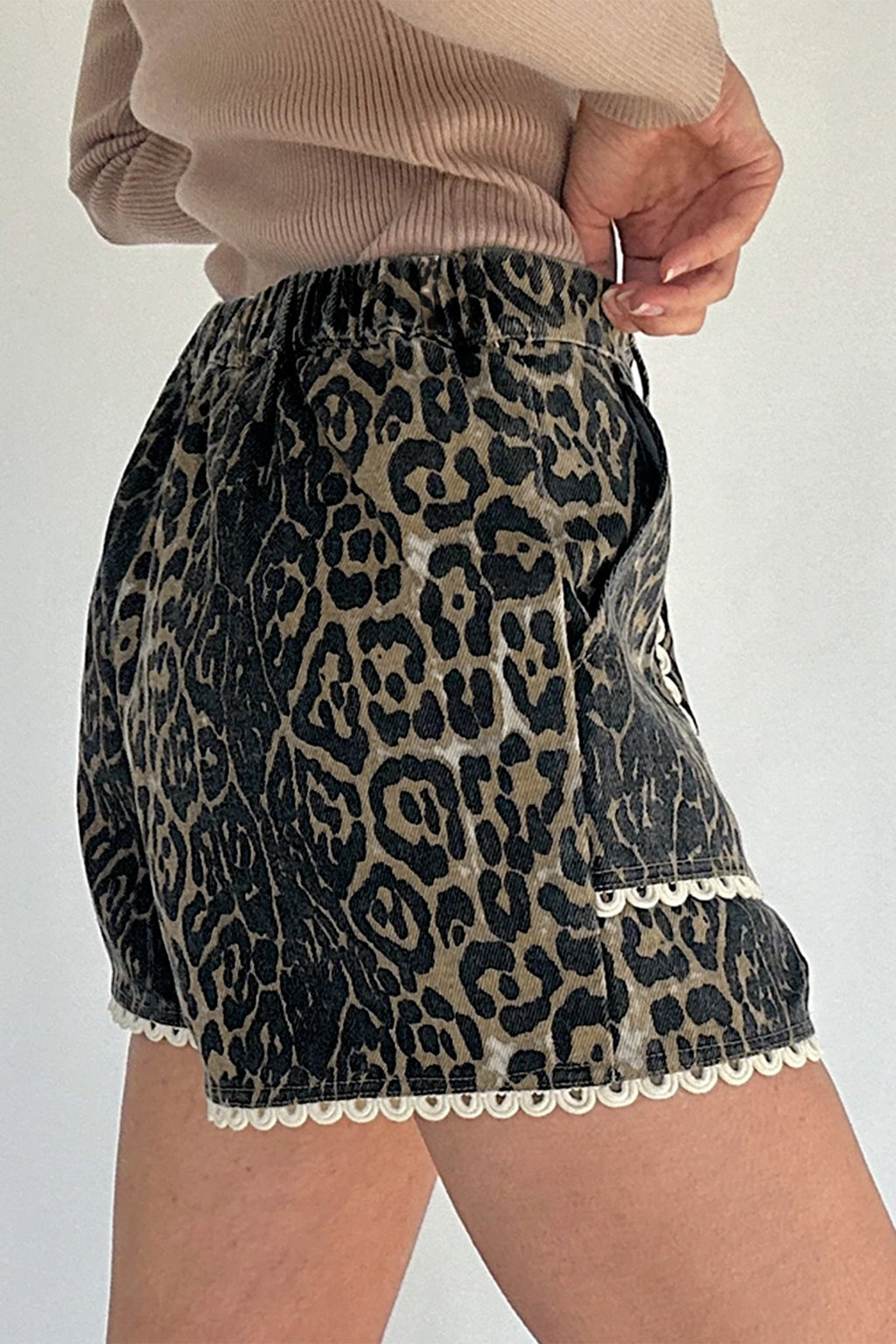 Leopard Contrast Scallop Lace Trim Denim Shorts