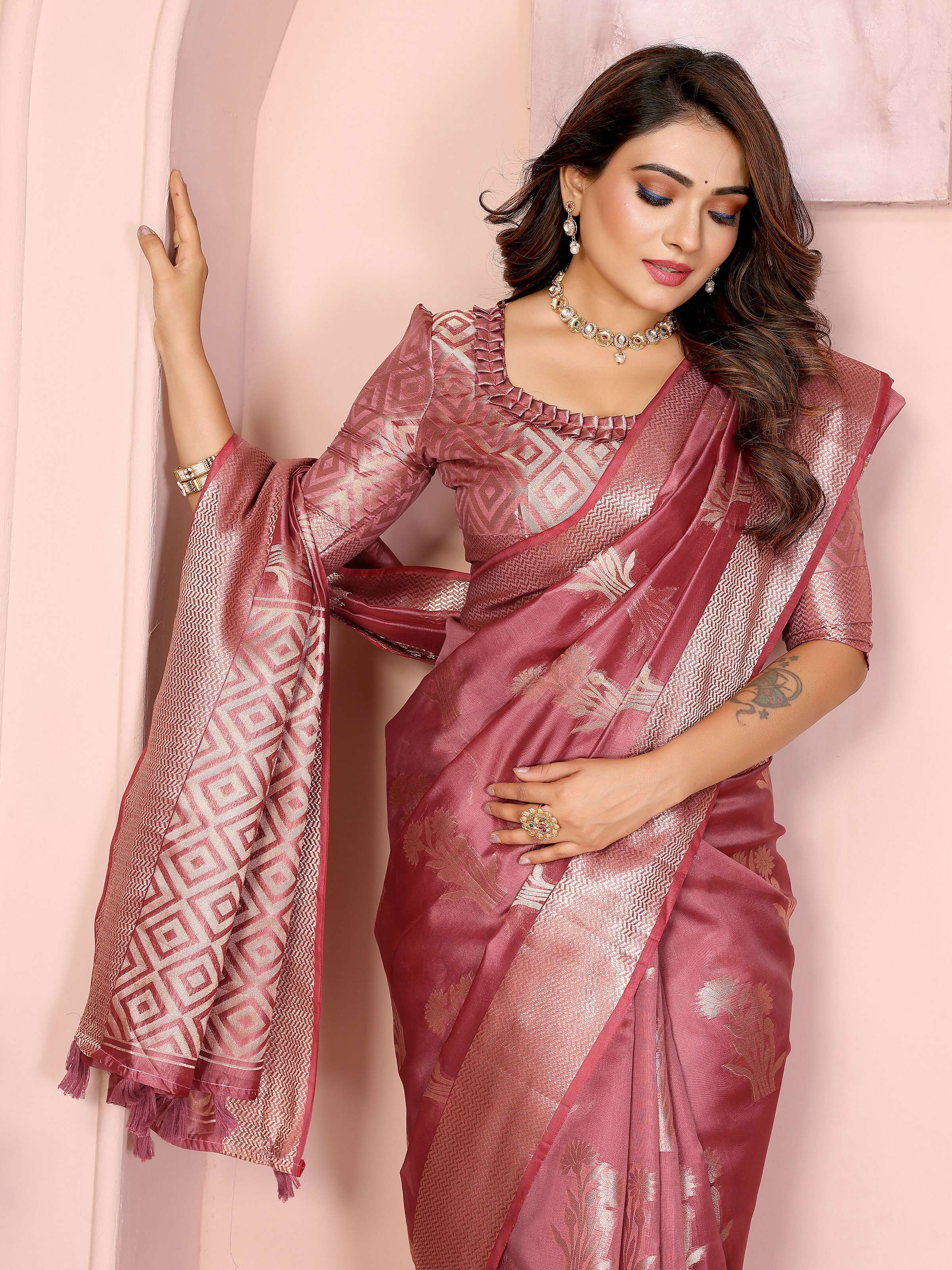 Dusty Rose Soft Organza Silk Weaving Saree with Floral Grace