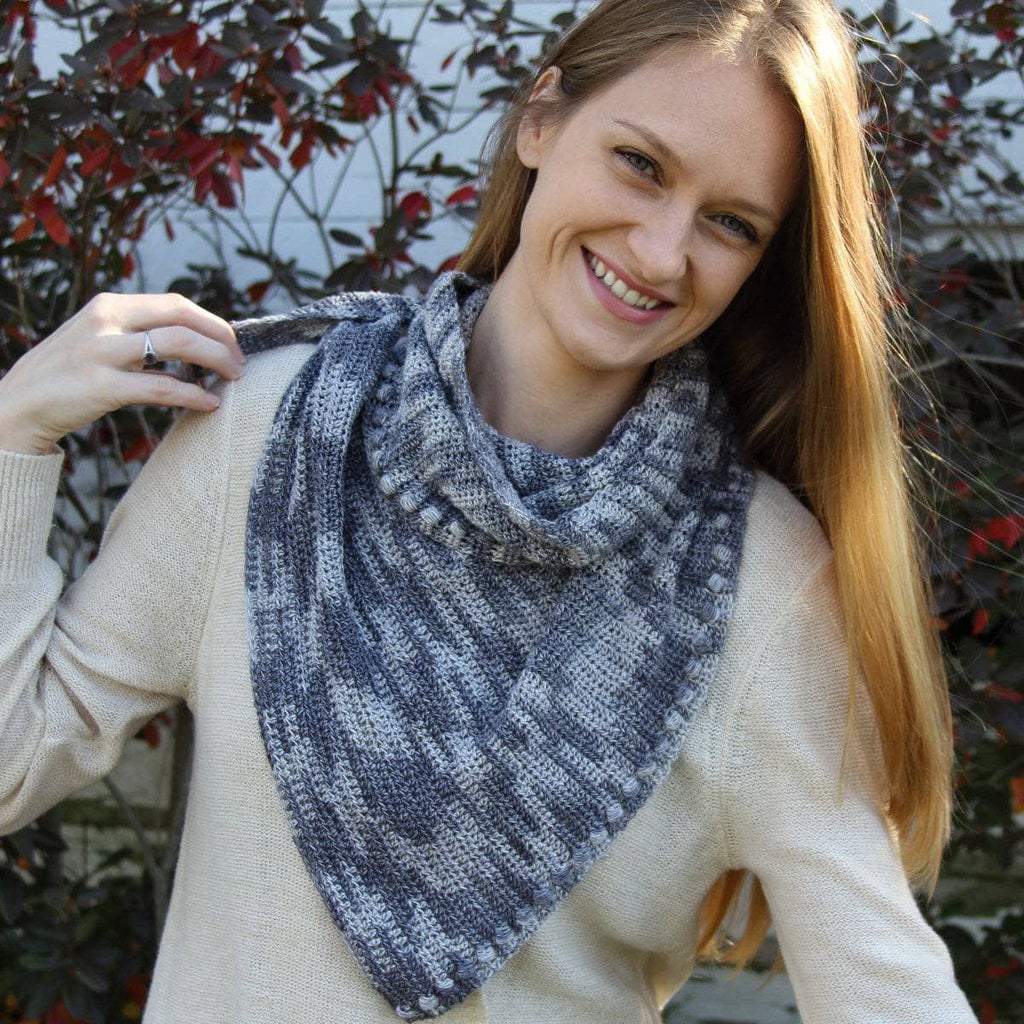 Andina crochet scarf pattern in monochromatic variegated grey and white knit texture