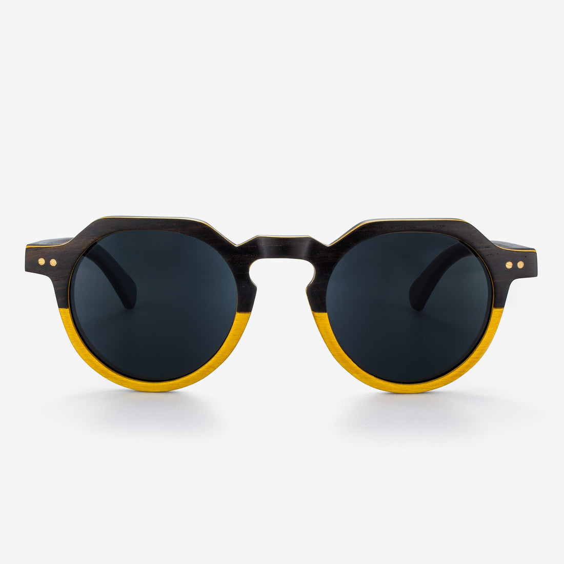 Anna Maria round sunglasses made with natural wood and carbon fiber.