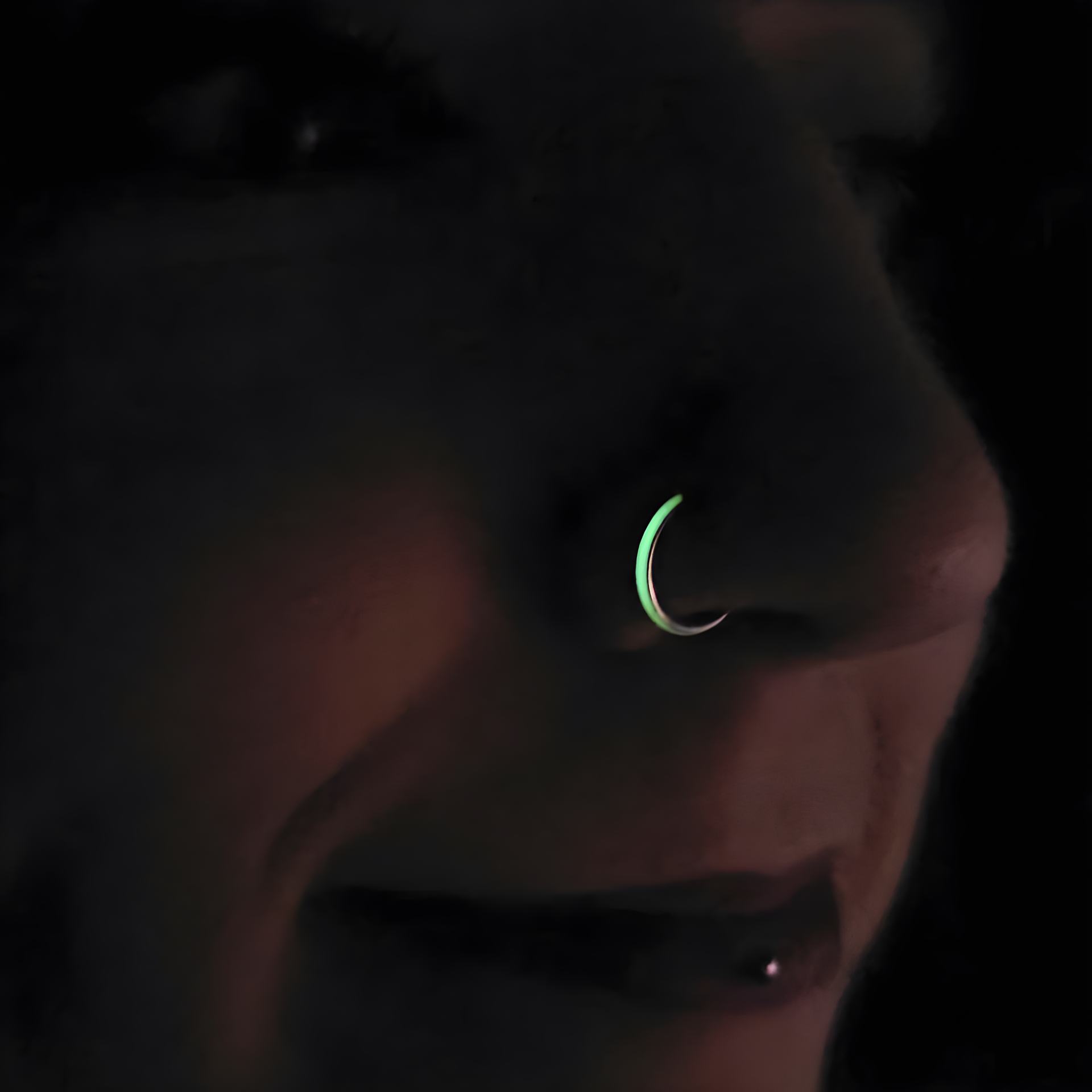20G Implant Grade Titanium Glow in the Dark Hinged Nose Hoop - Image 3