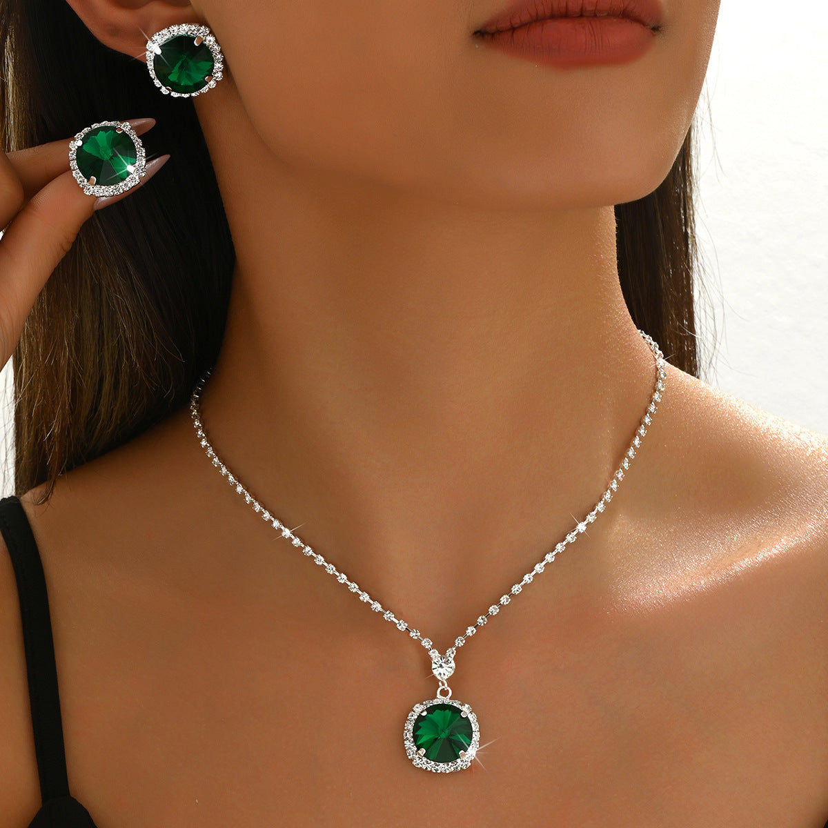 Cross-Border Dropshipping Niche Design Emerald Glass Crystal Necklace Earrings Clavicle Chain Birthday Dinner Jewelry