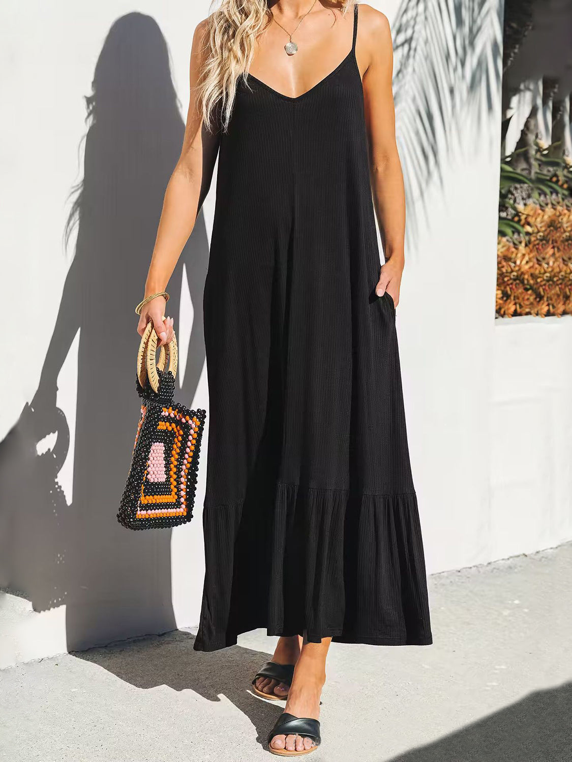 Elegant midi dress with a V-neckline and a feminine ruffled hem