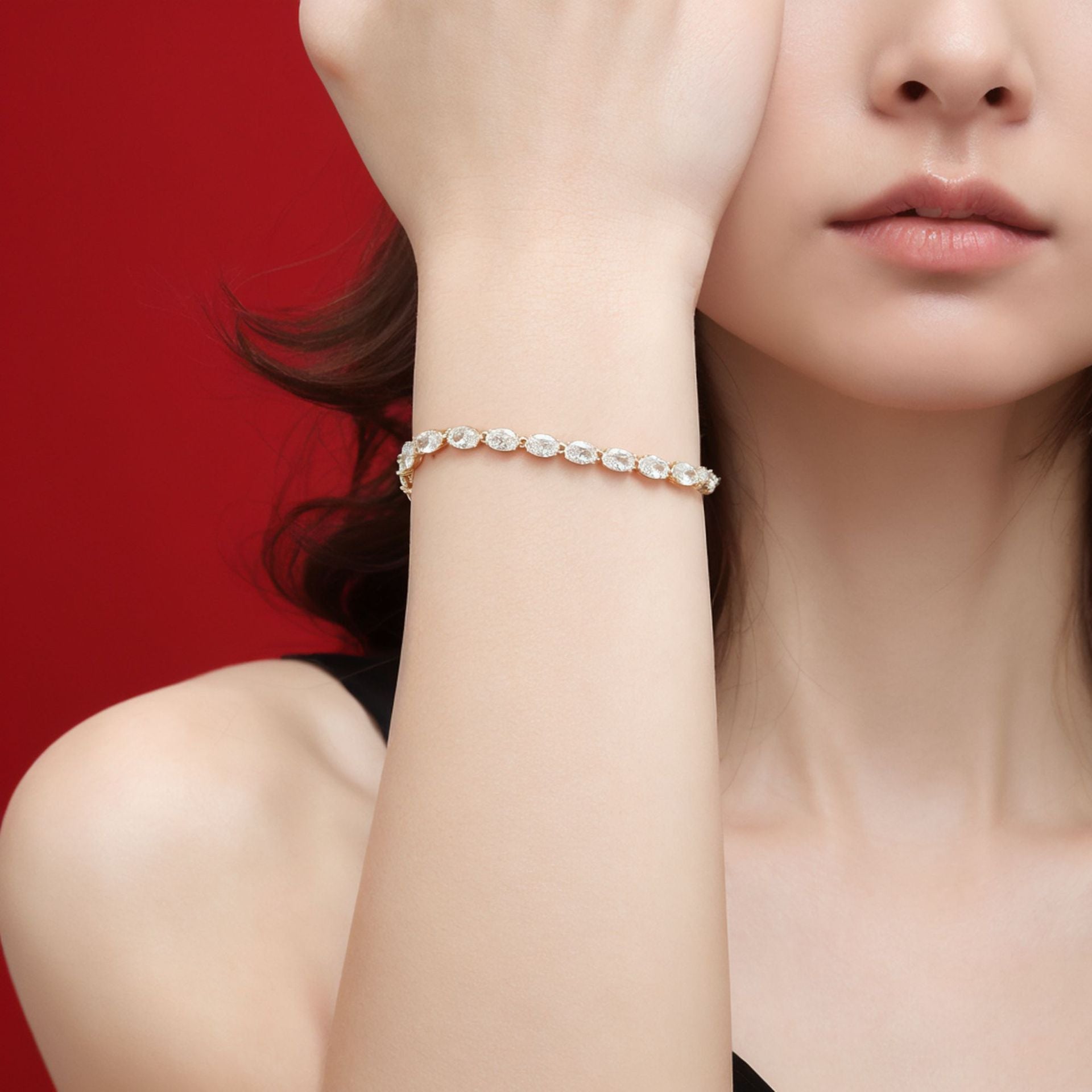 Simple And Stylish Oval Zircon Bracelet For Women
