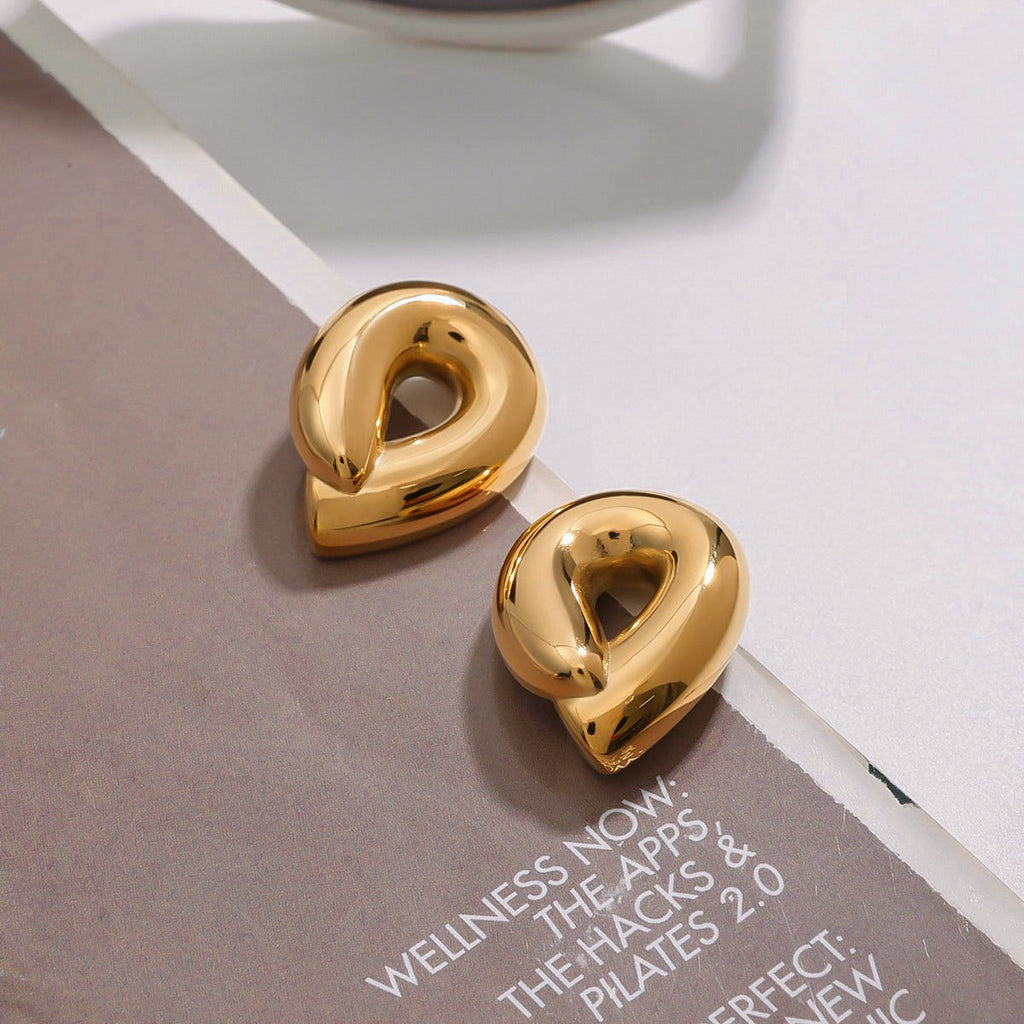 18K gold teardrop-shaped hollow design simple and elegant earrings