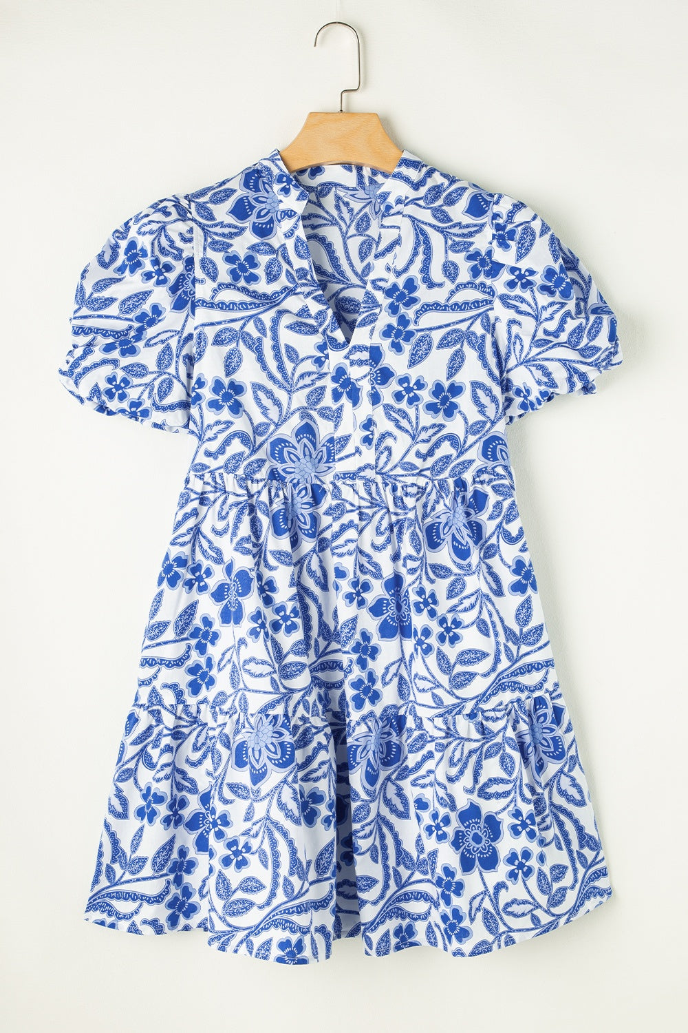 Royal blue dress with a feminine print and trendy puff sleeves.