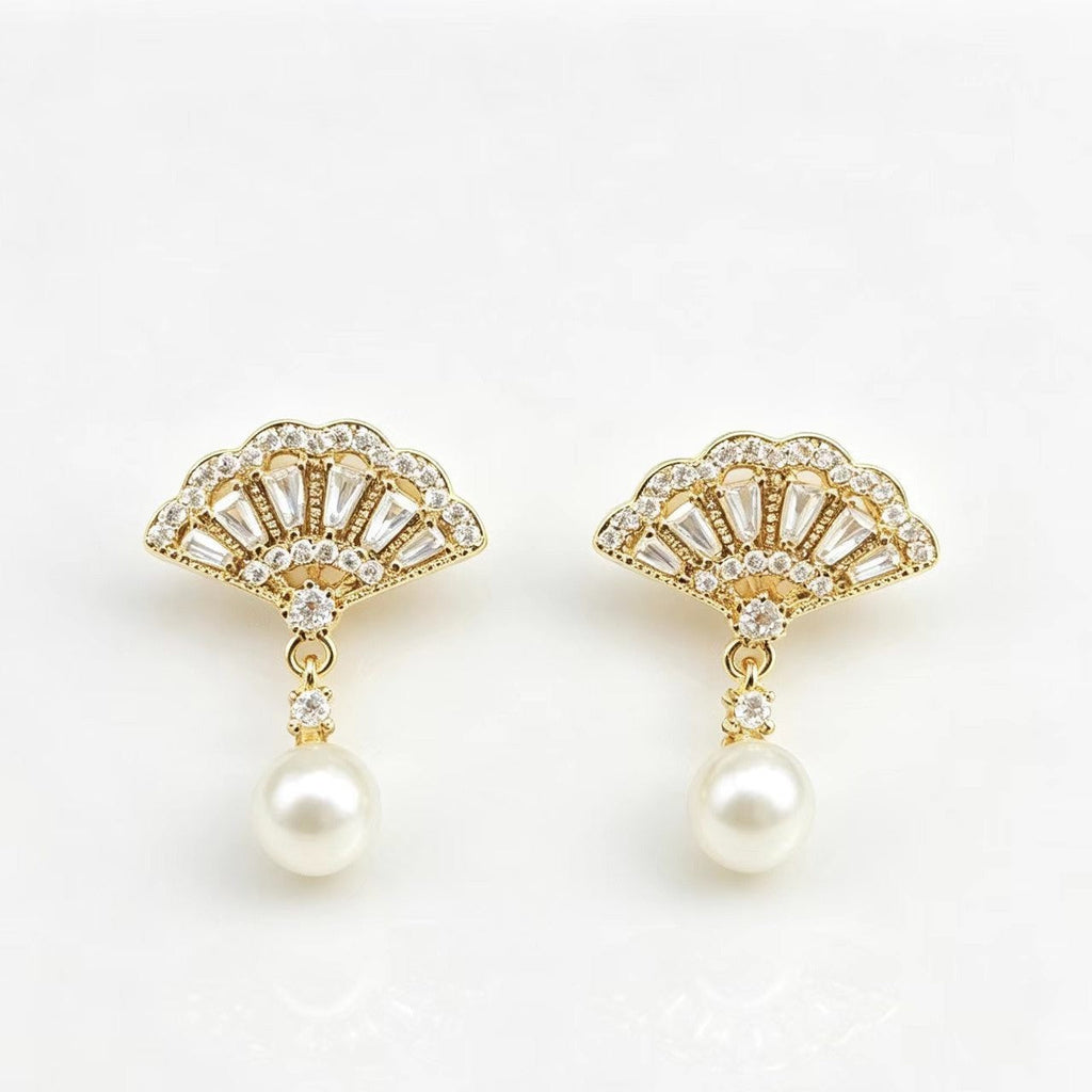 French-style Vintage Pearl-encrusted Fan-shaped Silver Stud Earrings With Zircon Embellishments