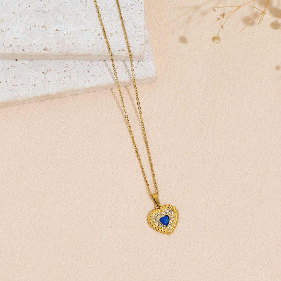 Heart-Shaped Rhinestone Pendant Necklace in Stainless Steel