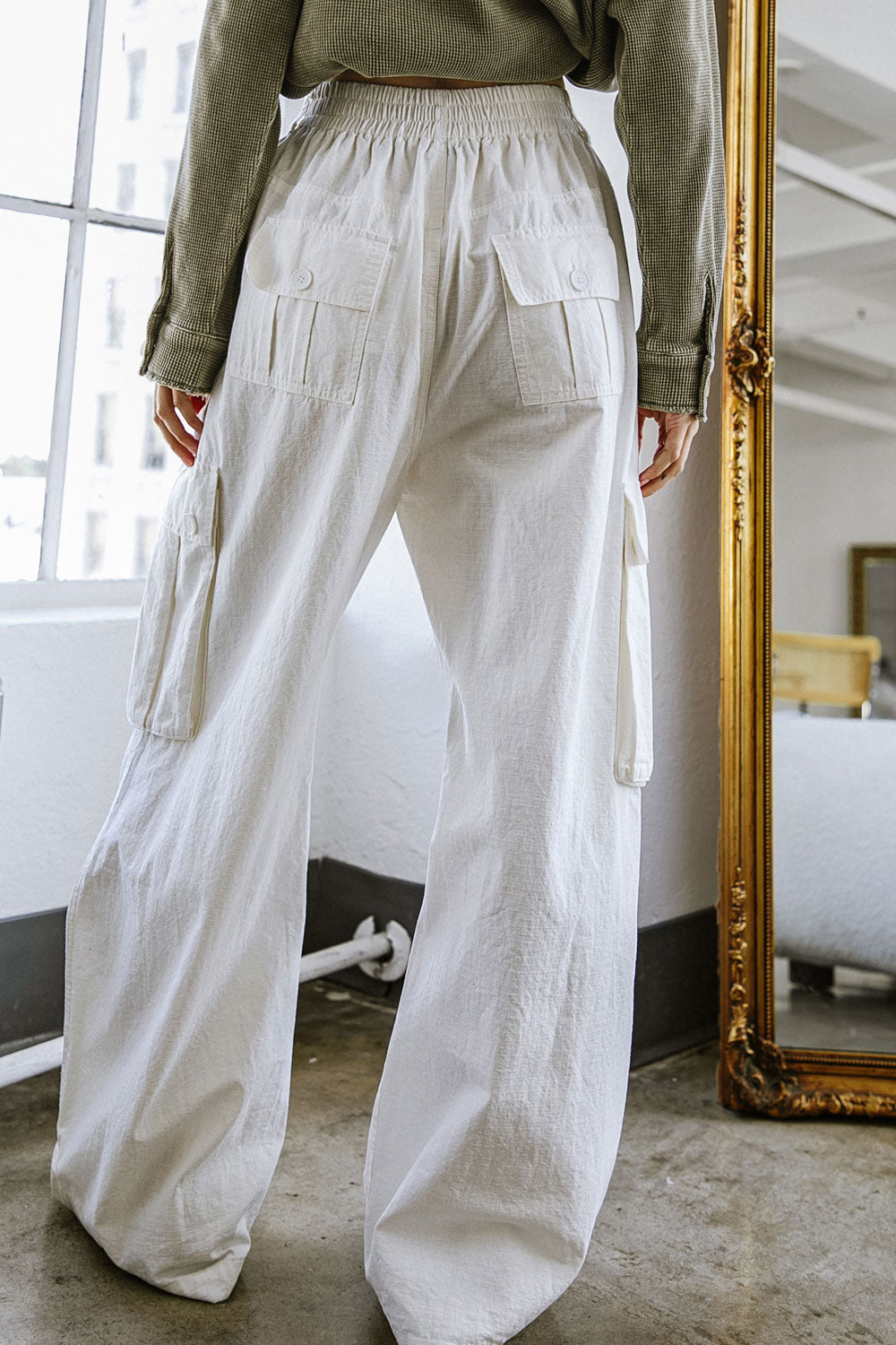Woven Wide Leg Cargo Pants with Elastic Waist - Image 2