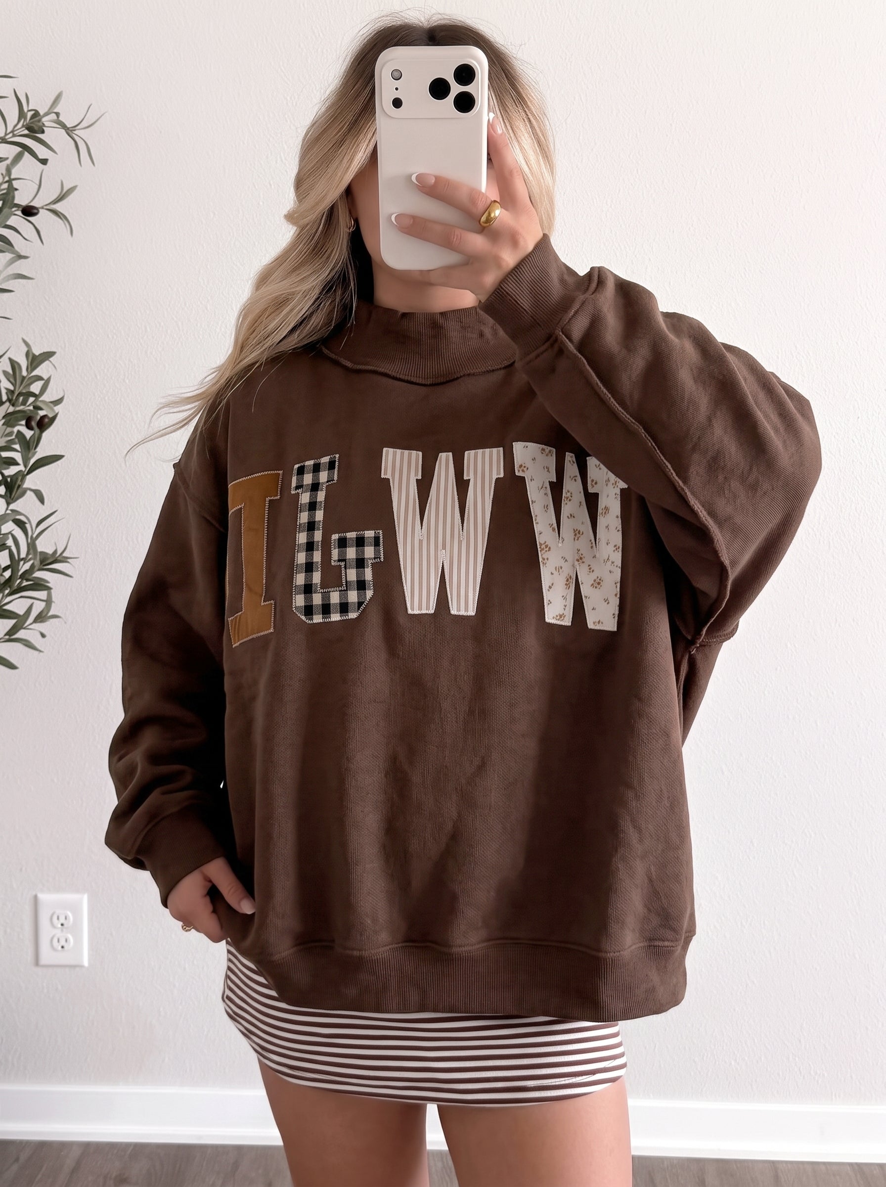 Gray WWJD Mixed Pattern Embroidered Patch Graphic Mock Neck Sweatshirt