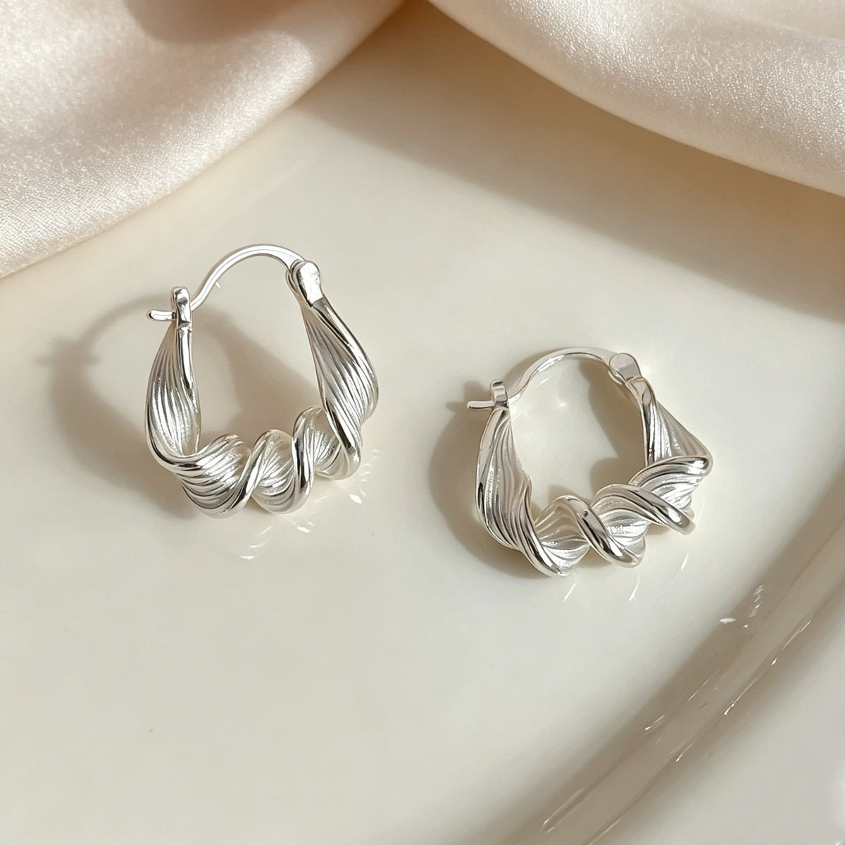 Retro Gold Twisted Cable Earrings Face-framing For Round And Square Faces