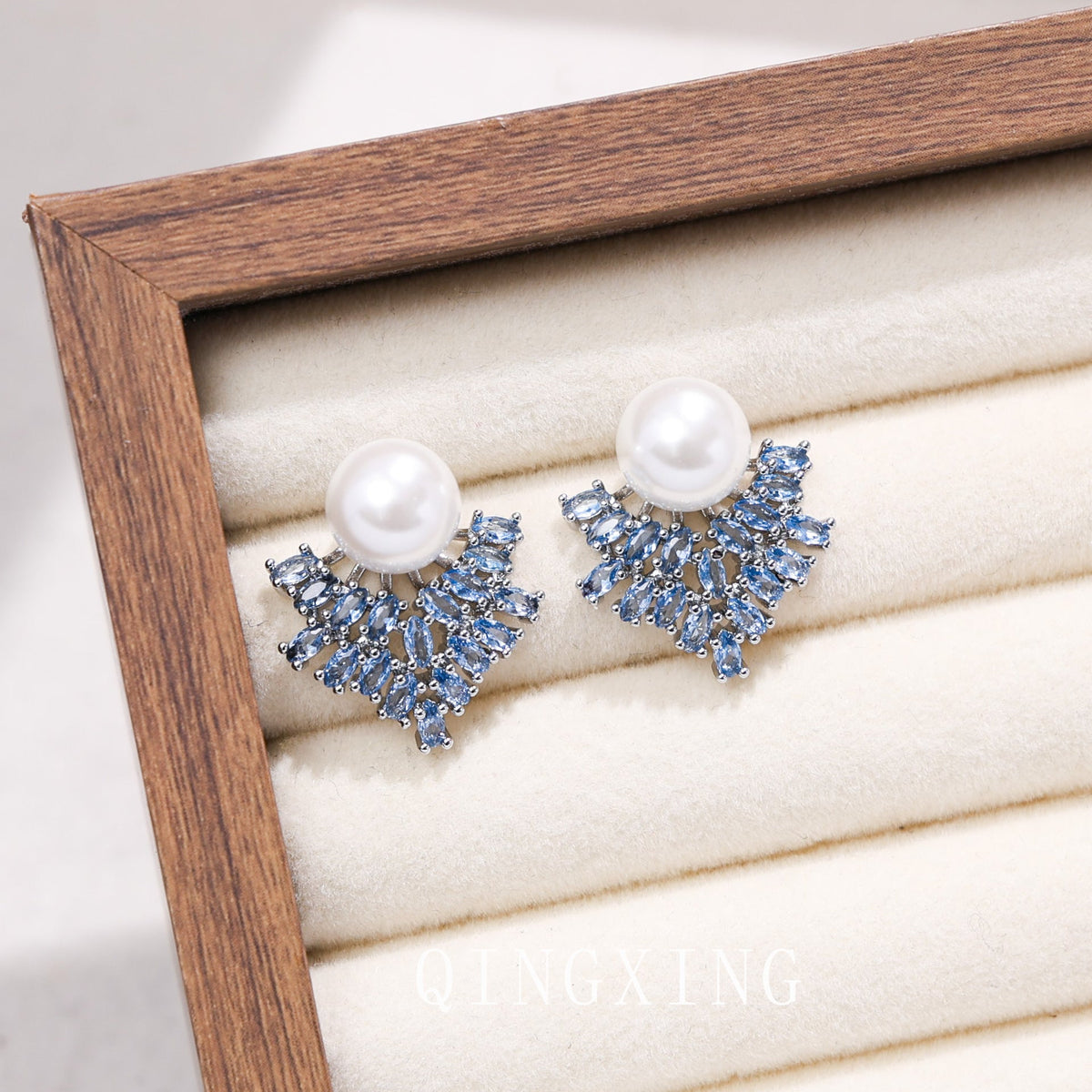 Womens Maple Leaf Pearl Inlaid Stud Earrings,Rhinestone Decorated Costume Earrings For Banquet Party Wear