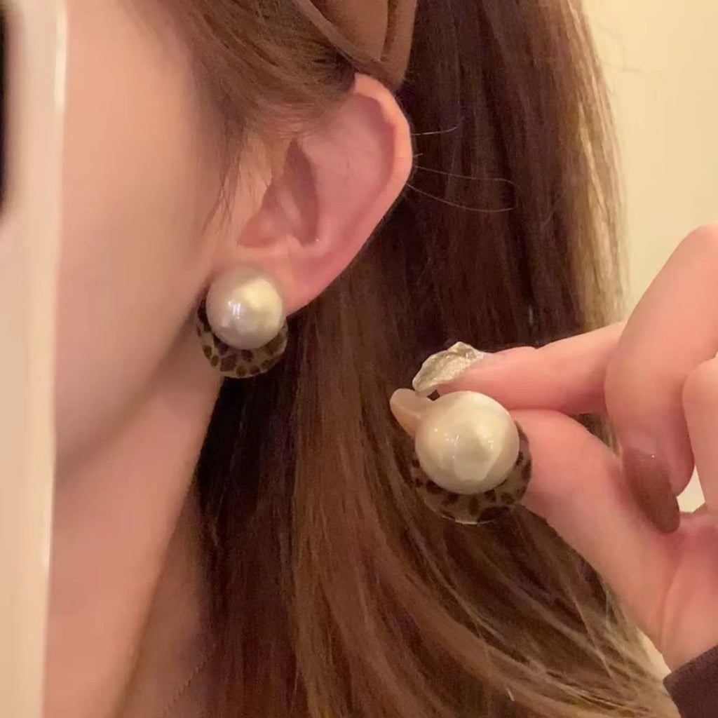 Korean-style Retro Leopard-print Pearl Stud Earrings