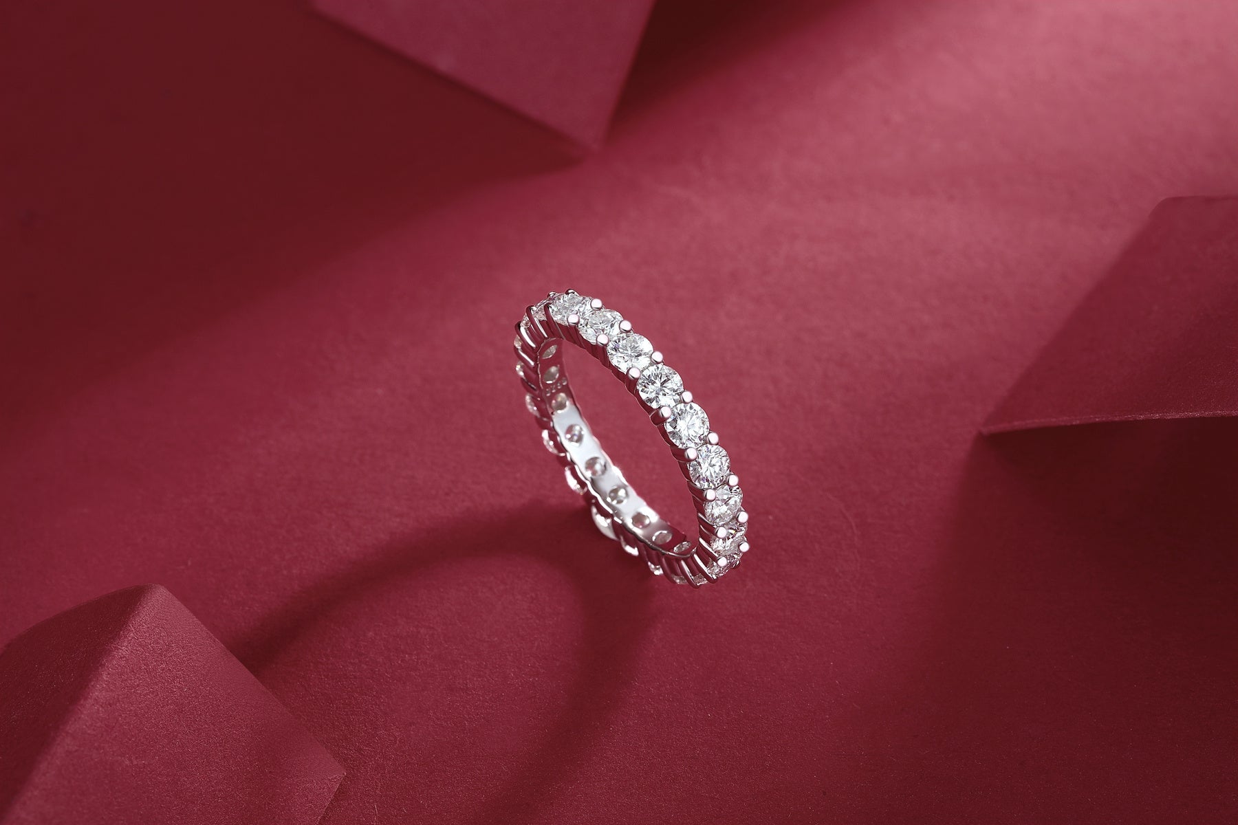 S925 Silver 2.1g Platinum Plated Moissanite Eternity Ring, 3.0mm 19pcs D VVS1 Band, GRA Certified US 5-9