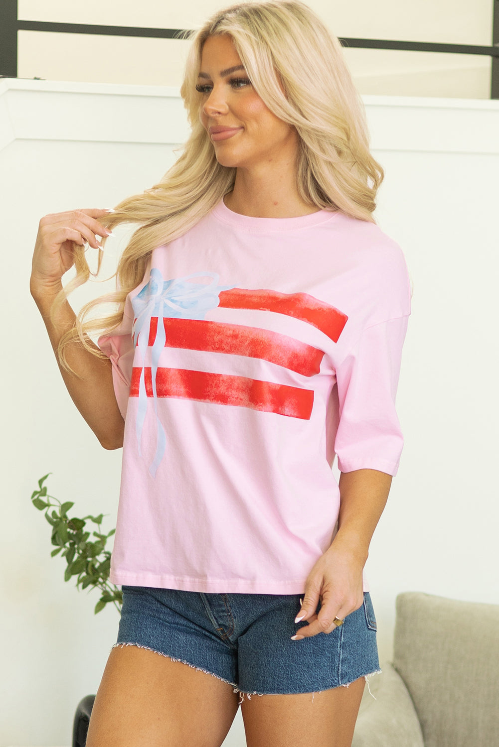 Light Pink Flag Bow Graphic Crewneck Tee | 112