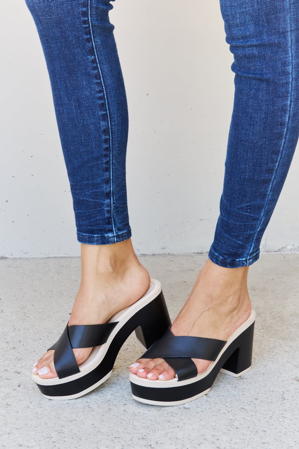 Weeboo Cherish Contrast Platform Sandals Black