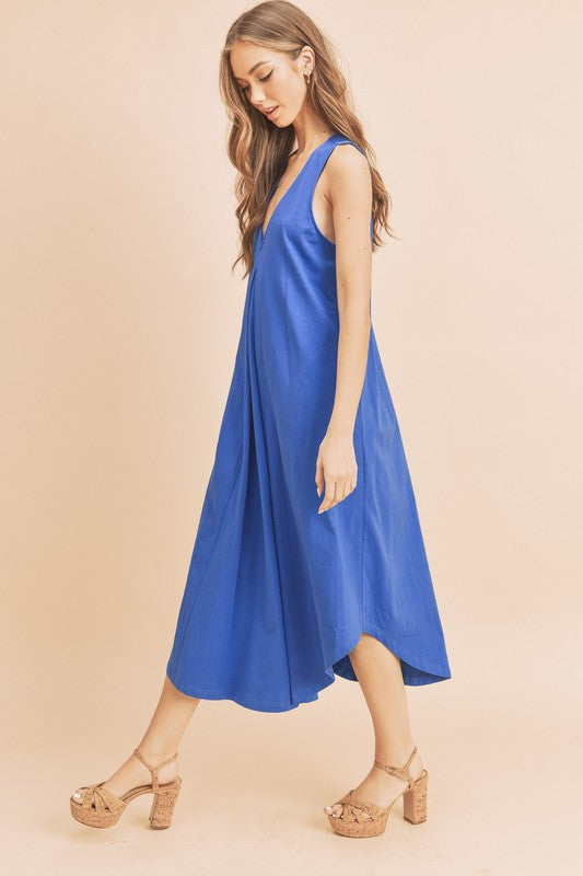 Sleeveless V-Neck Midi Dress with Front Pleat Detail